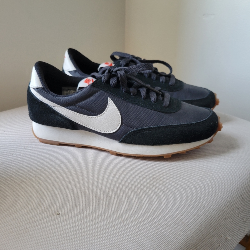 Nike daybreak sneaker